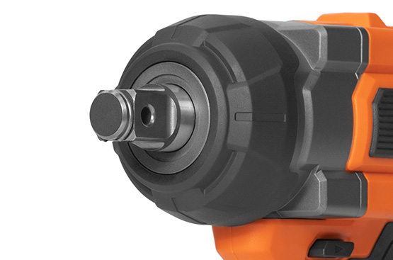 Квадрат 3/4” с проточкой обеспечивает надежное крепление ударных головок.