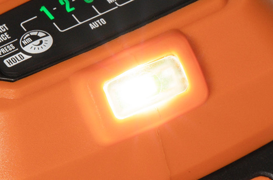 Гайковерт обладает 4 интеллектуальными режимами работы: «1 AUTO» Автоматическая остановка. При закручивании - остановка при появлении нагрузки. При откручивании – остановка при прекращении нагрузки. «2 AUTO» Автоматическая остановка с докручиванием. При закручивании - остановка через 0,5 с при появлении нагрузки. При откручивании – остановка через 0,2 с при прекращении нагрузки. «3 AUTO» Автоматическая снижение скорости. При закручивании - остановка через 1 с при появлении нагрузки. При откручивании – снижение скорости при снижении нагрузки. «4 AUTO» Полная скорость вращения при любом нажатии на кнопку