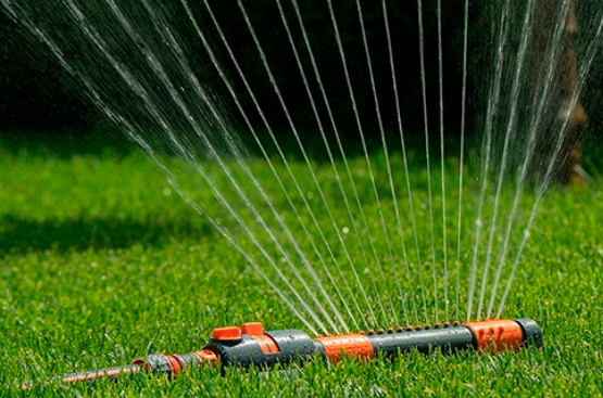 Лучший в своем классе внутренний механизм обеспечивает плавный ход форсунок и равномерный полив.