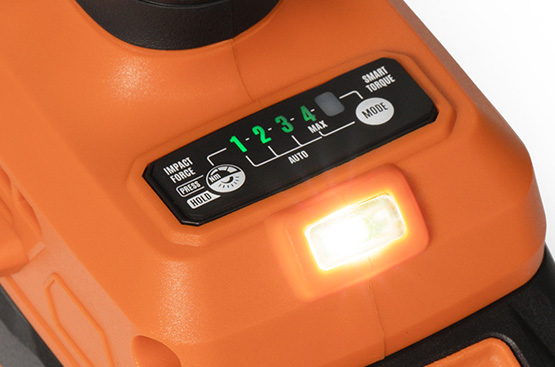 Позволяет эффективно использовать гайковерт в условиях ограниченного освещения.